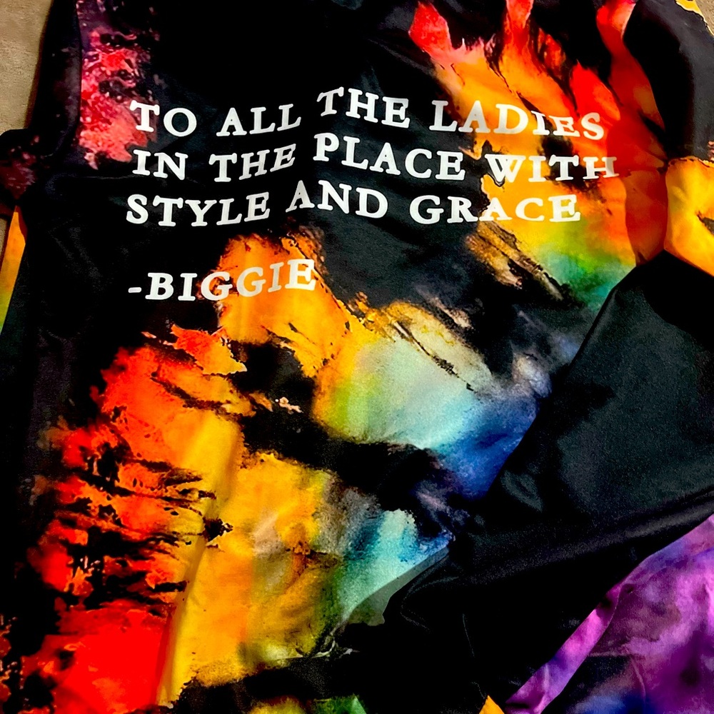 Size Large - fits like medium.  Bought from a site on facebook that came China